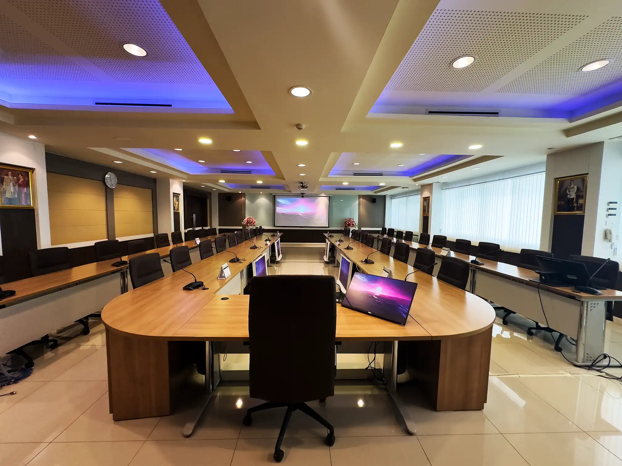 ห้องประชุม 208
