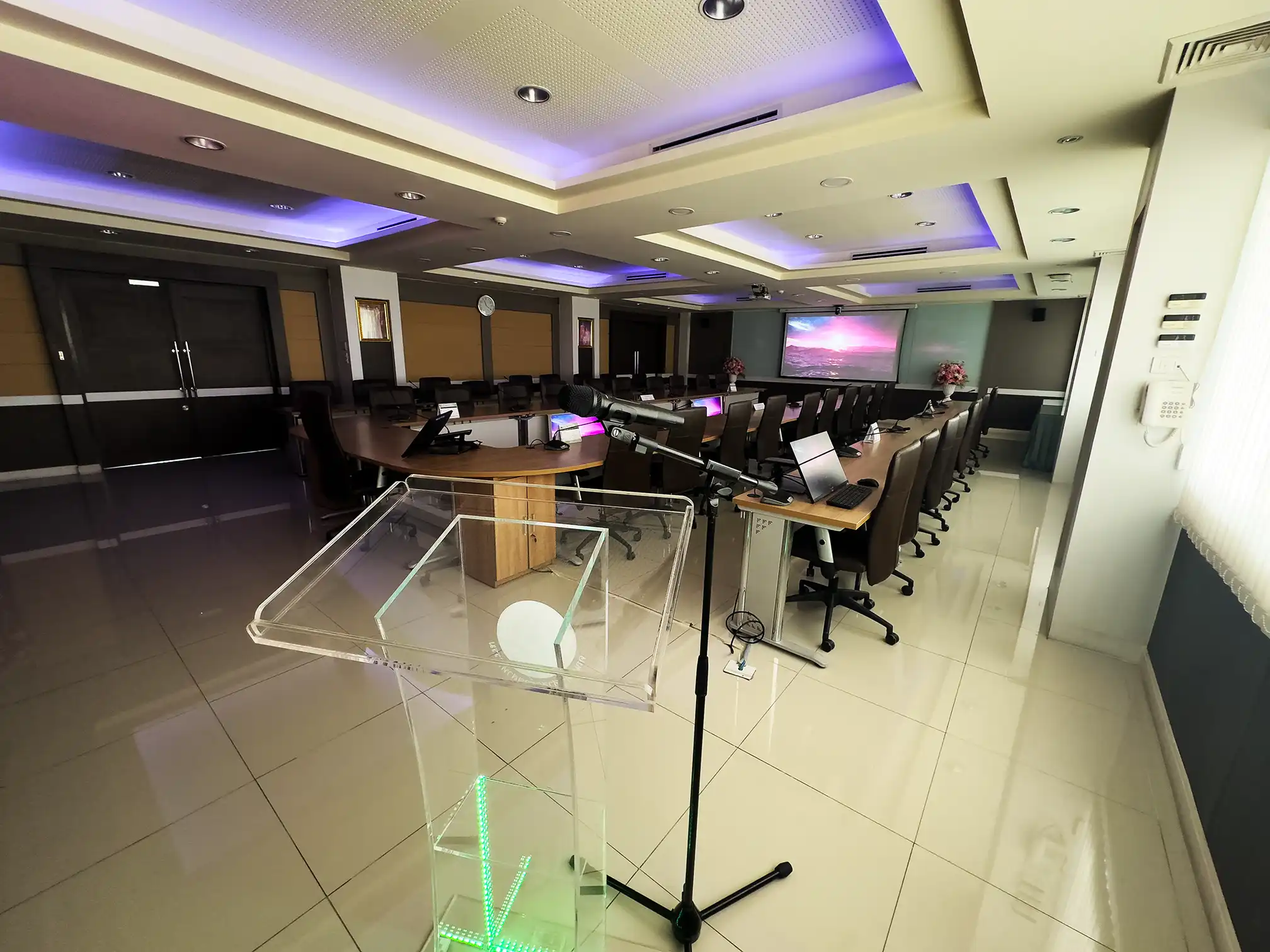 ห้องประชุม 208