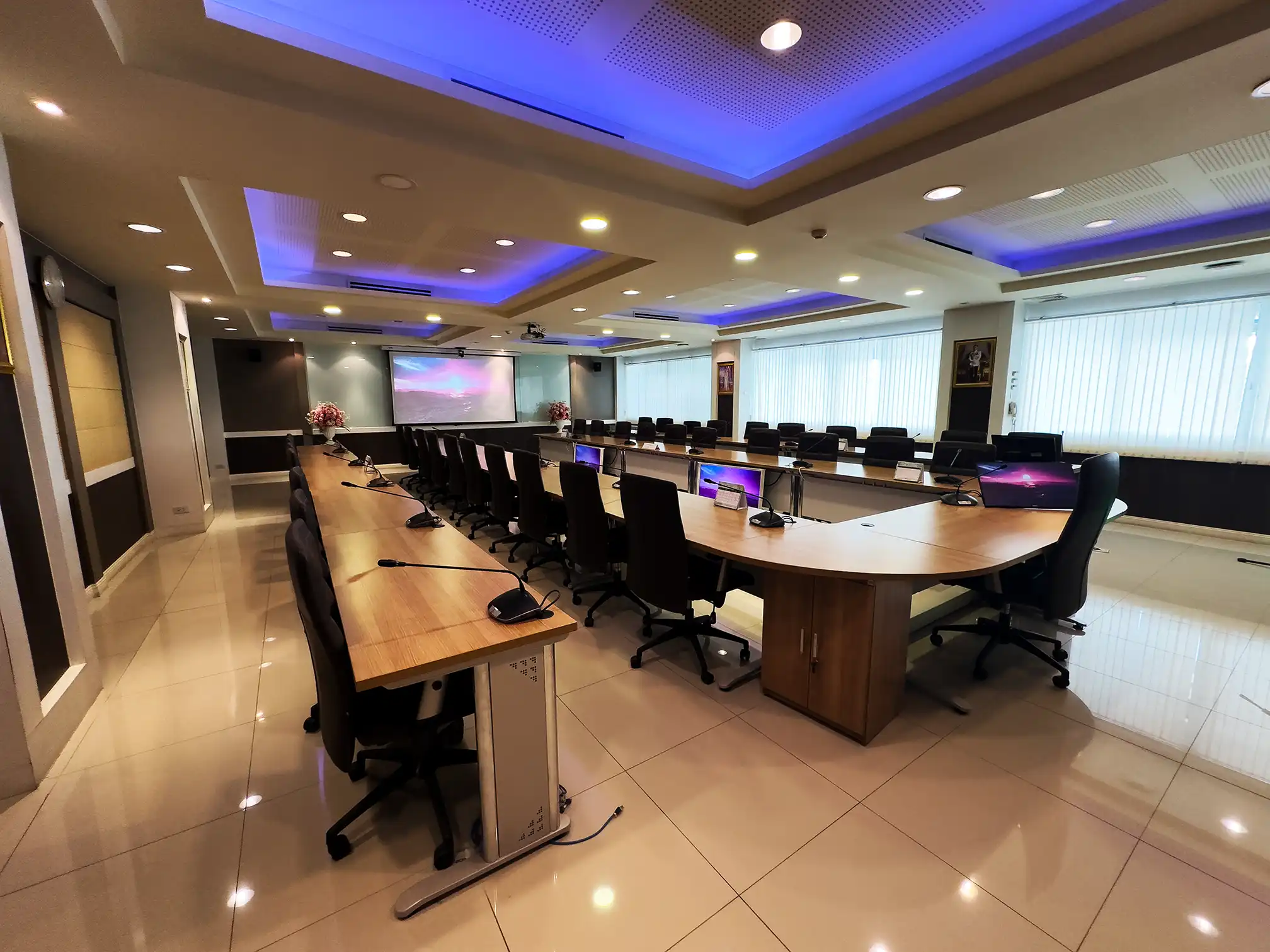 ห้องประชุม 208