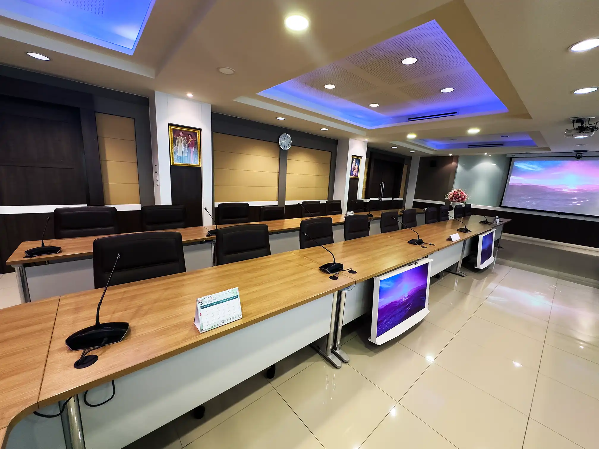 ห้องประชุม 208