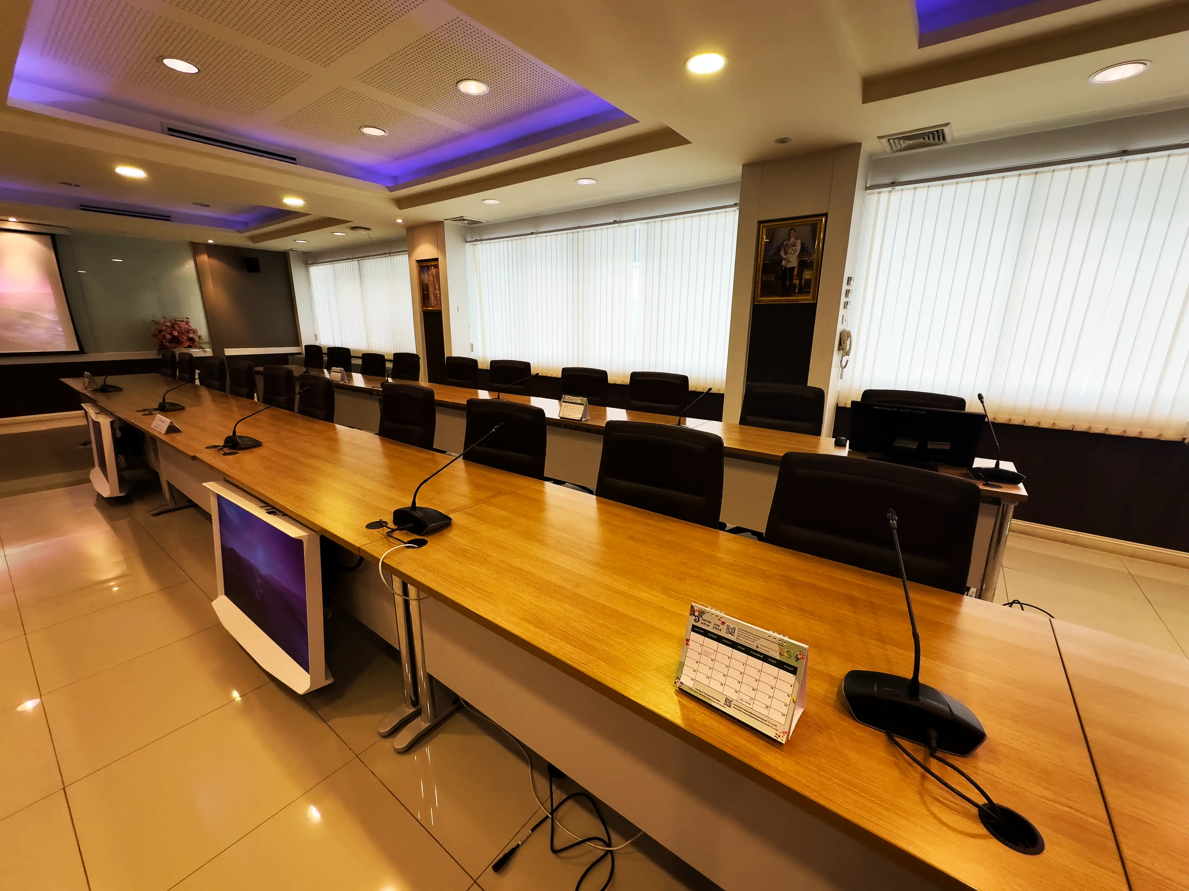 ห้องประชุม 208