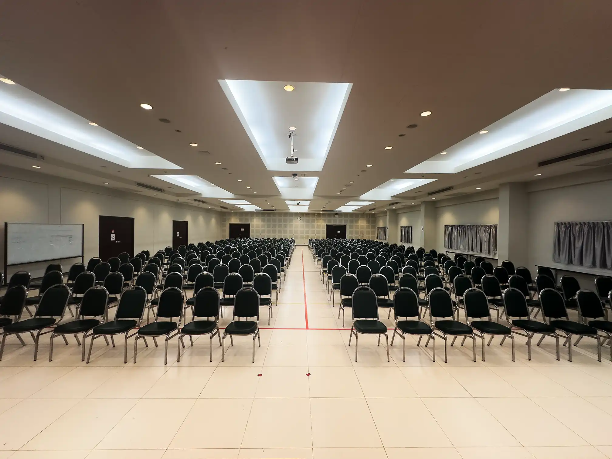 ห้องประชุมใหญ่ (ชั้น 8)