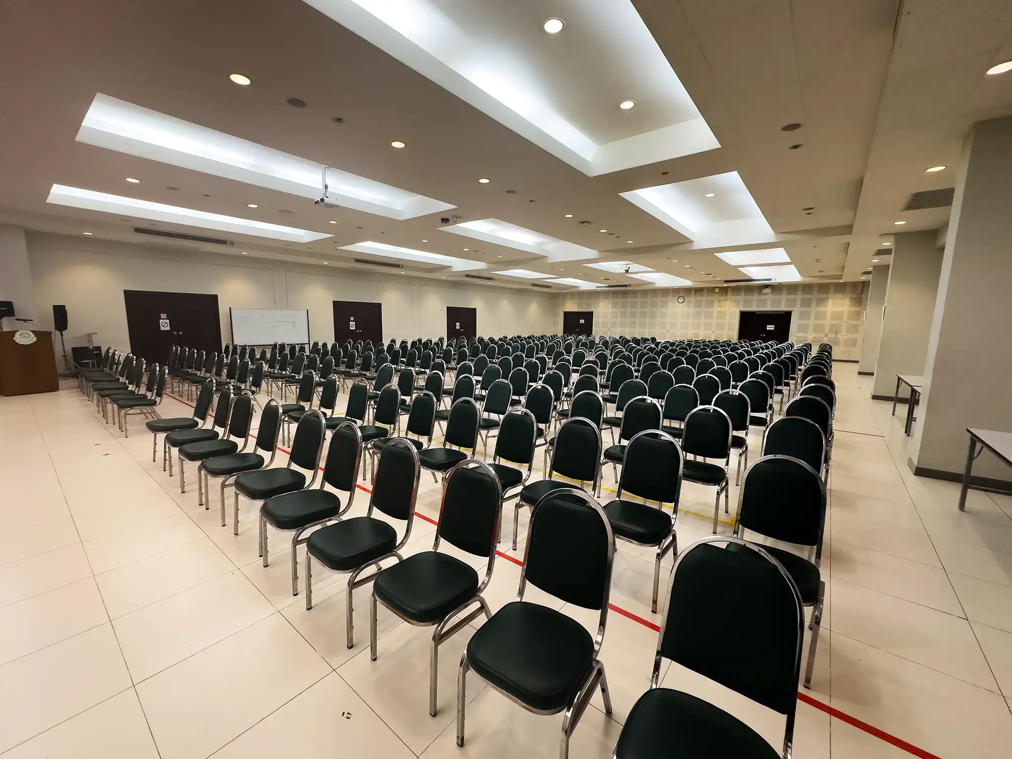ห้องประชุมใหญ่ (ชั้น 8)