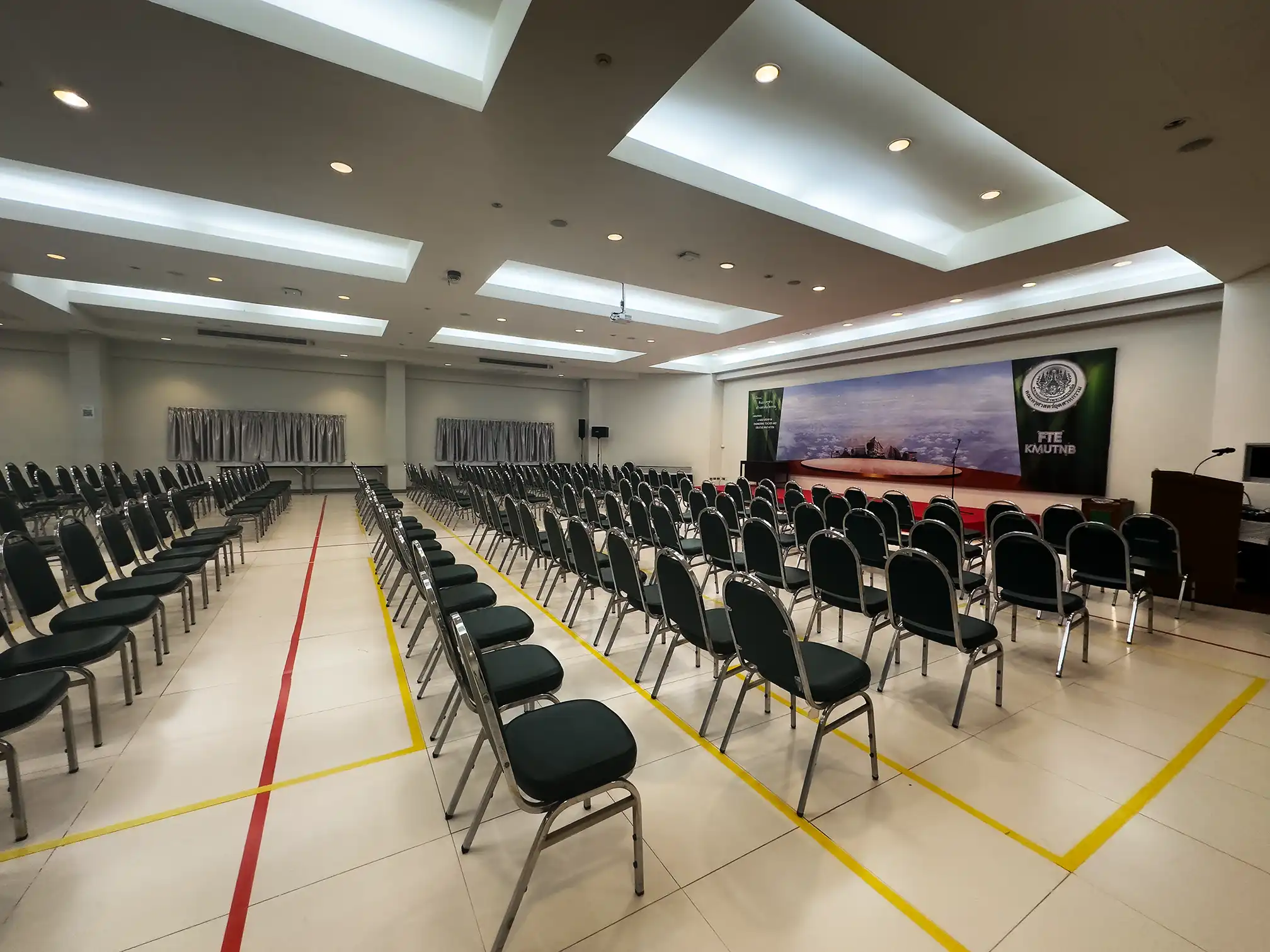 ห้องประชุมใหญ่ (ชั้น 8)