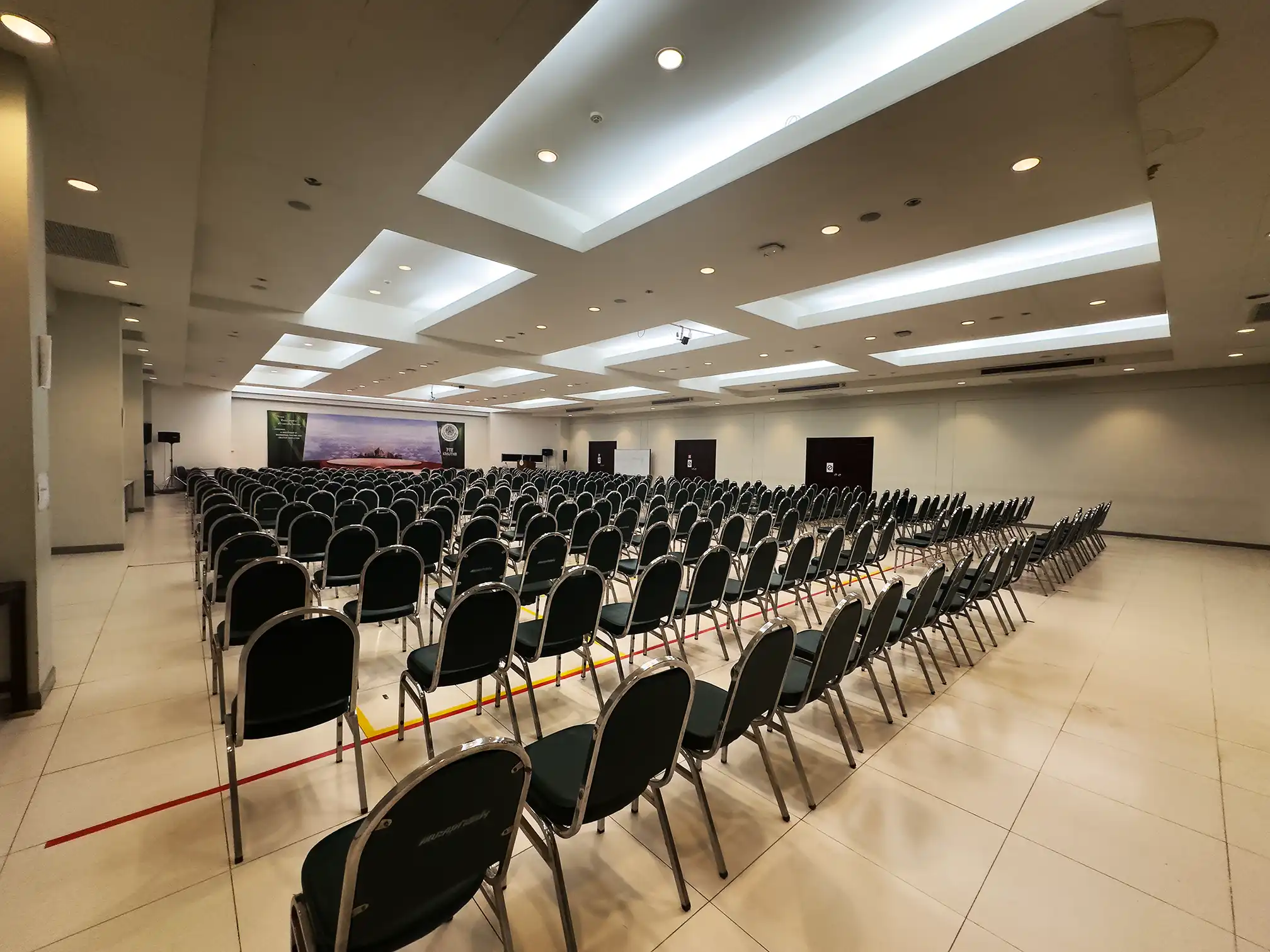 ห้องประชุมใหญ่ (ชั้น 8)