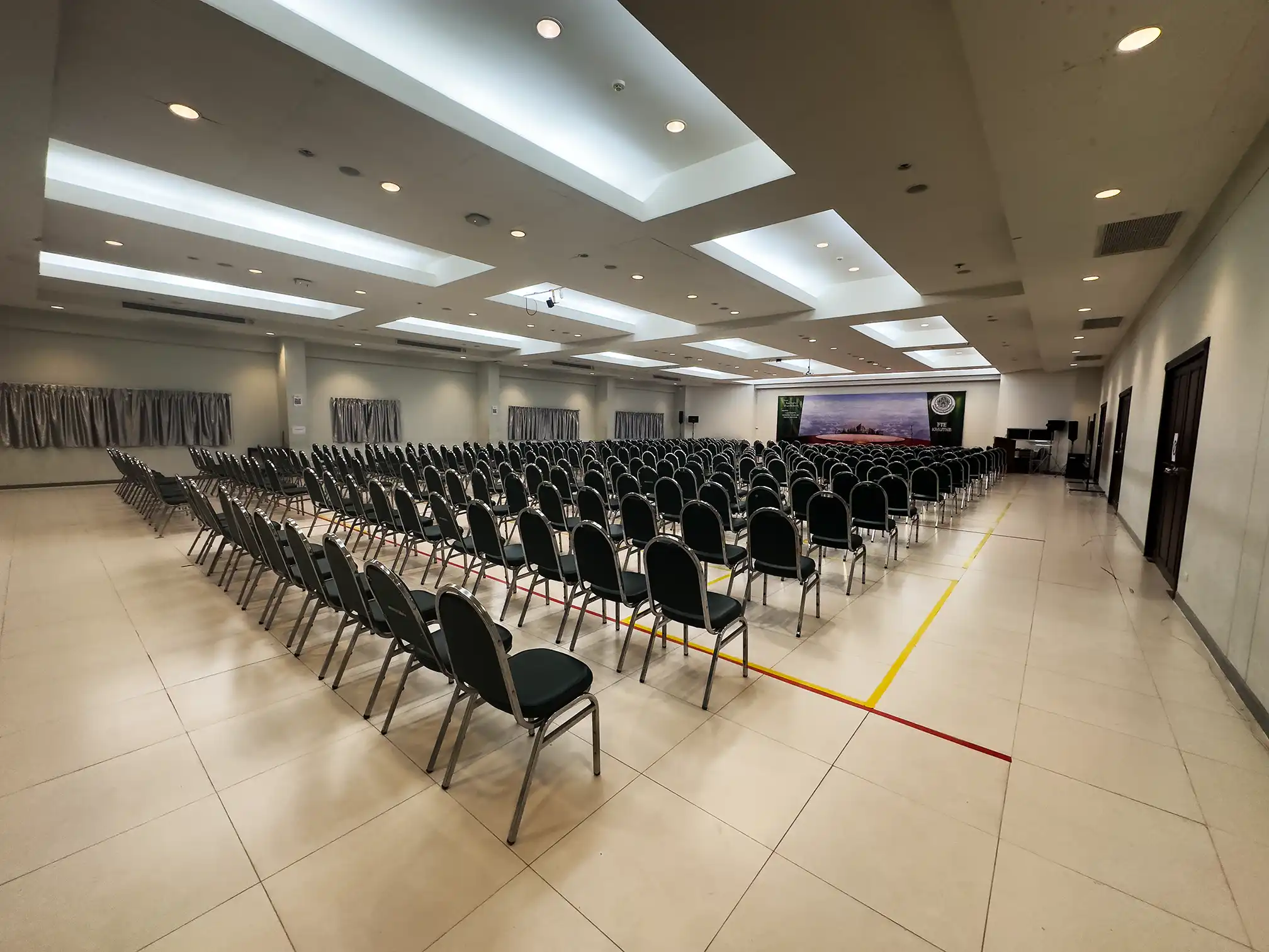 ห้องประชุมใหญ่ (ชั้น 8)